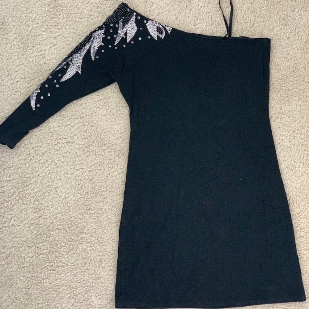 Black One-Sleeve With Design Shirt